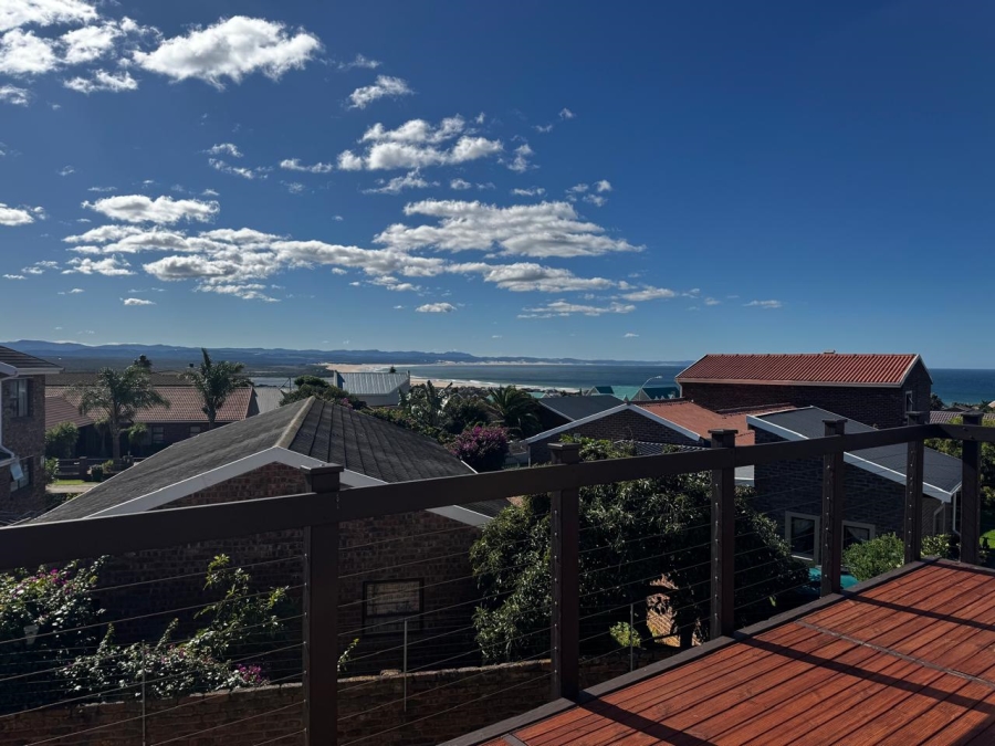 3 Bedroom Property for Sale in Wavecrest Eastern Cape